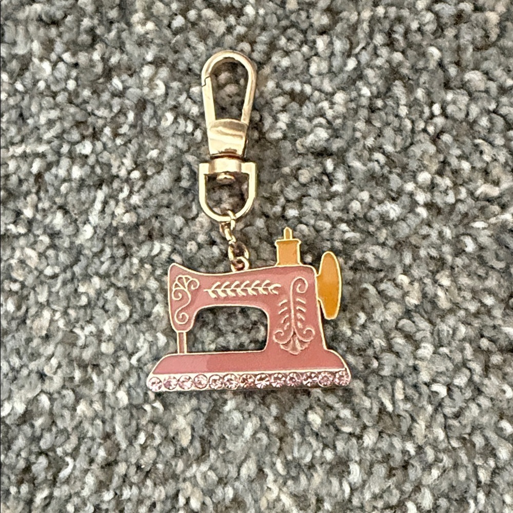Sewing Machine Charm/Keychain Pink - Picture 3 of 8